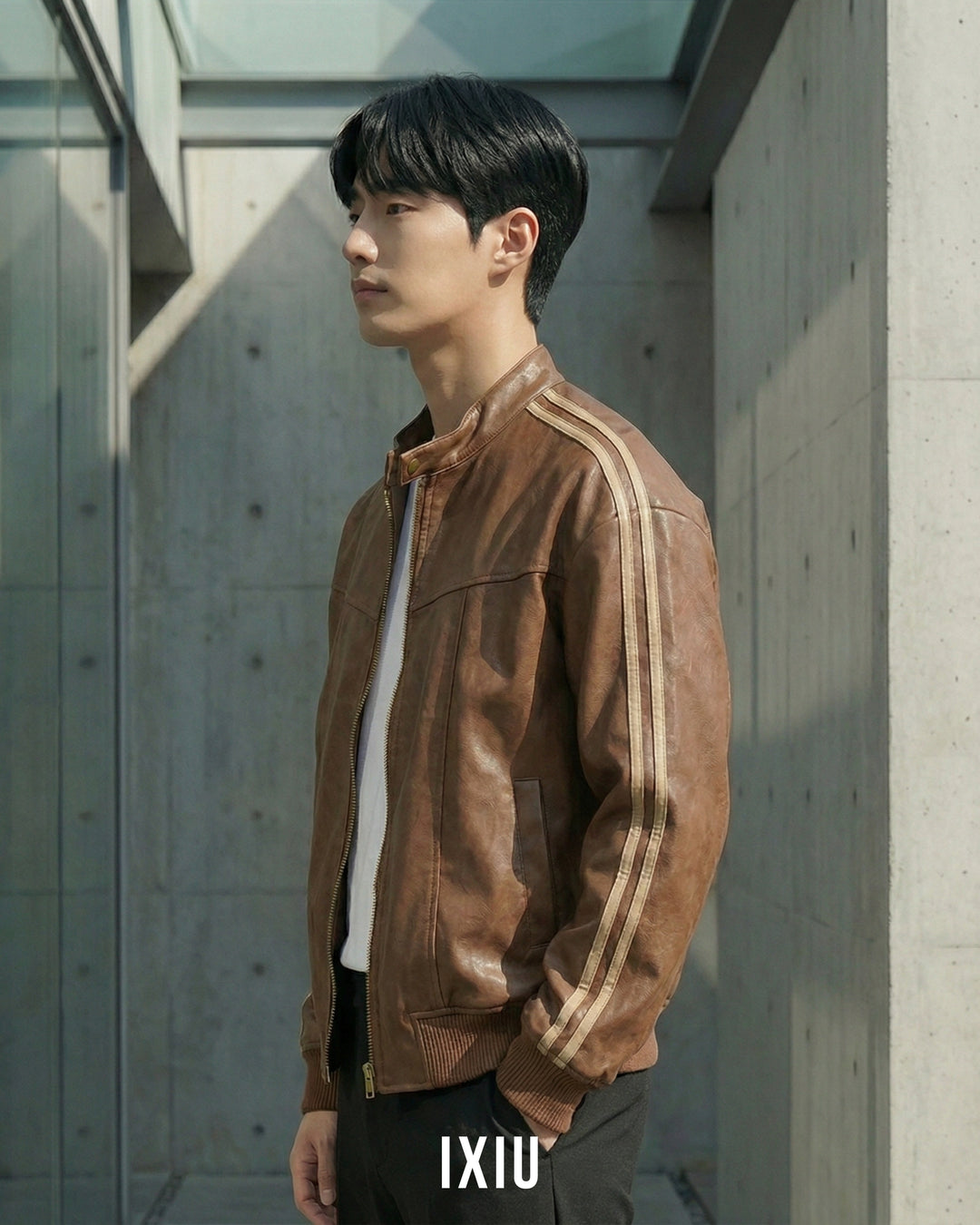 【ハイクラス】プレミアム・ヴィーガンレザー・スタンドカラーブルゾン（韓国ミニマル）