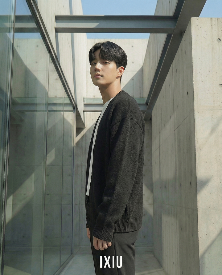 【静かなる品格】Vネック・オールドマネー・ニットカーディガン（韓国ミニマル）