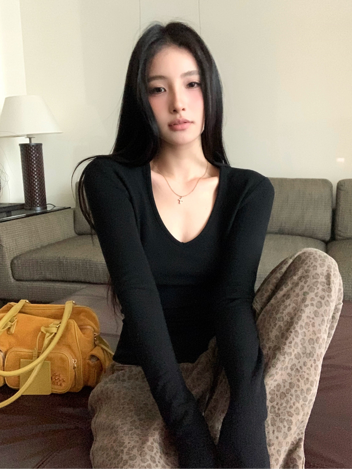 Soft V-Neck Fleece-Lined Slim Long Sleeve Top (Available in 5 Colors)