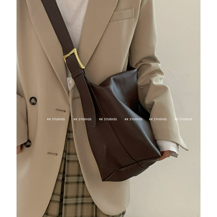 Korean-Style Large Capacity Tote & Shoulder Bag – 2025 Casual Crossbody Commuter Bag for Women (Available in 3 Colors)