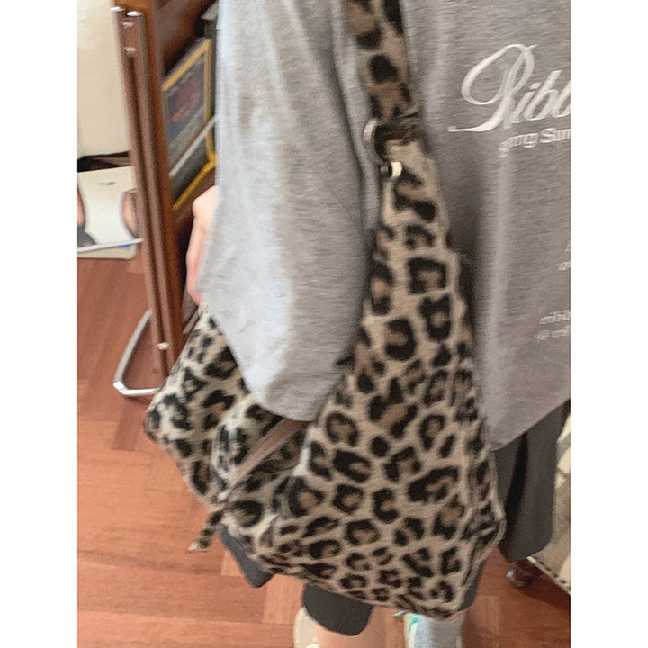 Korean Leopard Print Wool Tote Bag – Trendy Large Capacity Shoulder Bag (Available in 2 Colors)