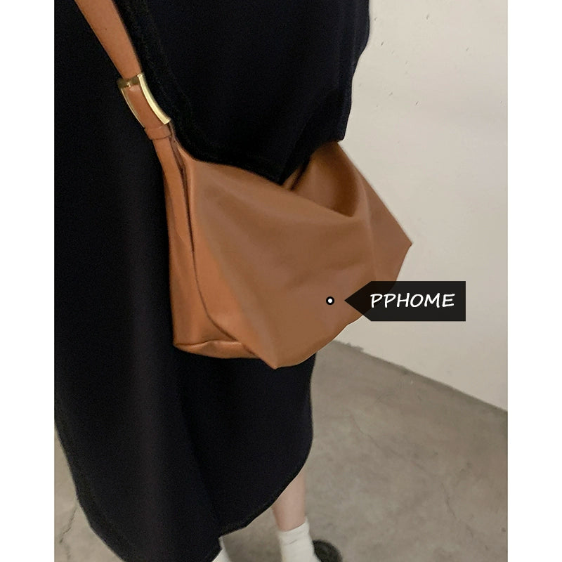 Korean-Style Large Capacity Tote & Shoulder Bag – 2025 Casual Crossbody Commuter Bag for Women (Available in 3 Colors)