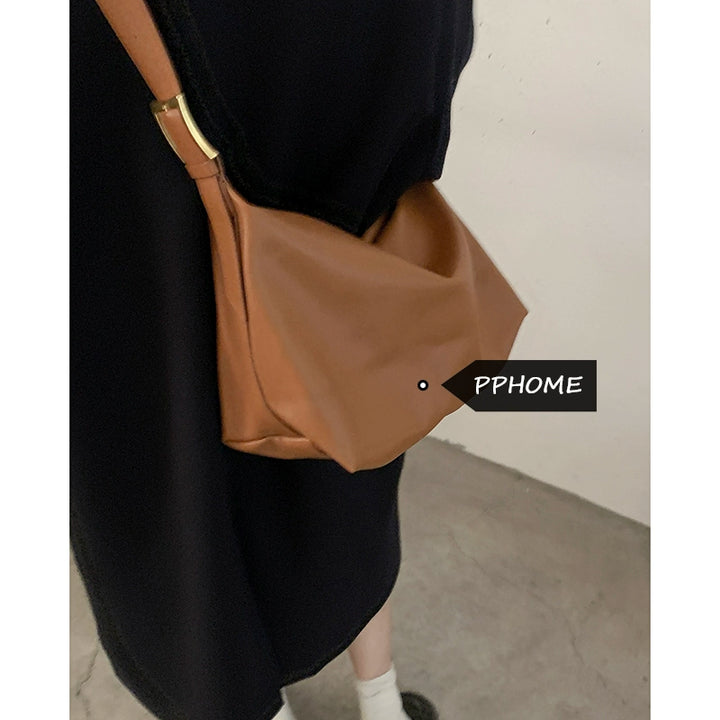 Korean-Style Large Capacity Tote & Shoulder Bag – 2025 Casual Crossbody Commuter Bag for Women (Available in 3 Colors)