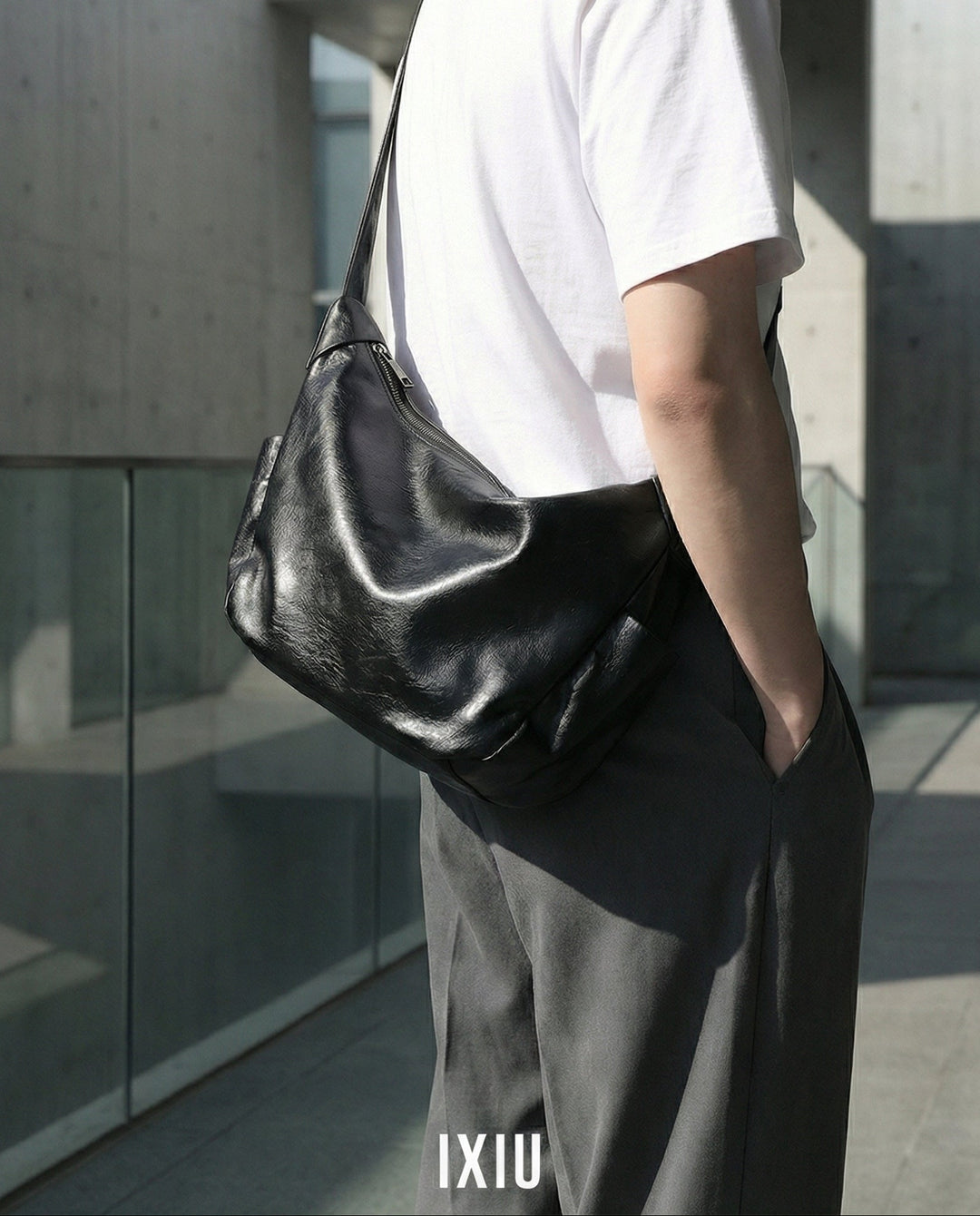 【都会の艶】プレミアムPUレザー・ムーンメッセンジャー（韓国ミニマル）